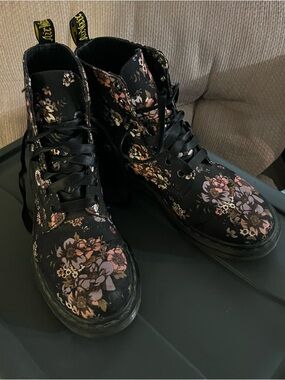 Dr. Martens ~Floral Lace-Up Combat Boots - Black with Pink Floral~ 8